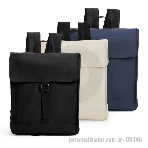 Mochila personalizada - Mochila Personalizada - 08346 - Mochila em couro sintético impermeável com capacidade de até 16 litros. Apresenta compartimento interno com bolso para notebooks de até 13 polegadas. Possui duas alças para as costas, alça de mão e engate posterior para mala de viagem.  Altura: 35,5 cm Largura: 28 cm Profundidade: 10 cm Medidas aproximadas para gravação(CxL): 8 cm x 26 cm Peso aproximado(g): 379 - 179805 - Mochila