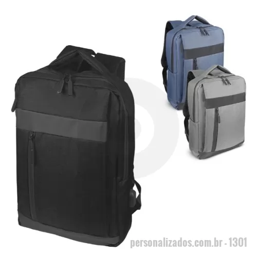 Mochila personalizada - Parte externa: Alças de mão e de ombro acolchoadas; 2 bolsos frontais com zíper; Conector USB na lateral;  Parte interna: Compartimento para Notebook, Tamanho total do Notebook - 15,6