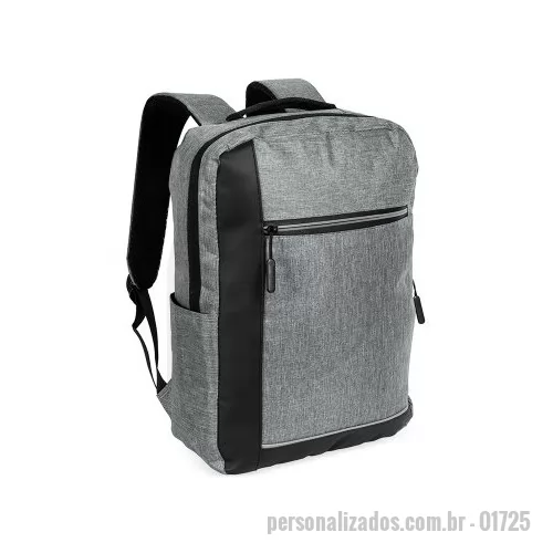 Mochila personalizada - Mochila confeccionada em poliéster 300D resistente à água, com detalhes em couro sintético, fechamento em zíper e capacidade para até 15 litros. Possui compartimento principal com bolsos em diferentes tamanhos e divisória para notebooks de até 15.6 polegadas. Dispõe ainda de compartimento frontal com fechamento em zíper e faixa reflexiva, além de bolso lateral aberto e adaptador USB externo.  Altura: 40 cm Largura: 29 cm Medidas aproximadas para gravação: (CxL): 22 cm x 20 cm Modelo de notebook utilizado para referência: Gateway NE56R15b 15,6 polegadas