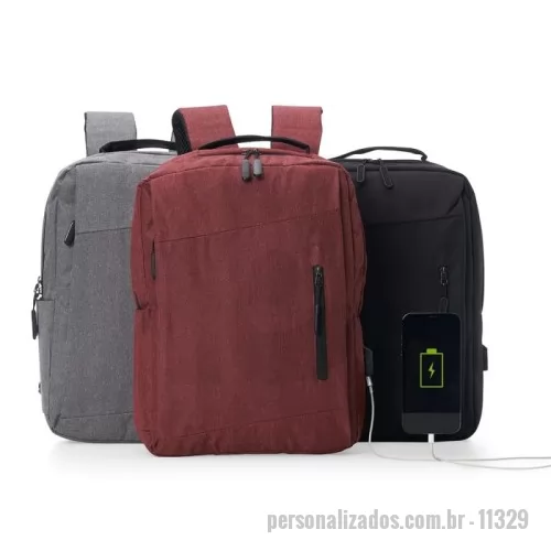 Mochila personalizada - Mochila em nylon com capacidade máxima de até 17 litros. Possui três compartimentos, sendo o principal com divisórias para notebooks de até 15,6 polegadas e bolsos internos em diferentes tamanhos. Conta ainda com bolso lateral e suporte USB externo.