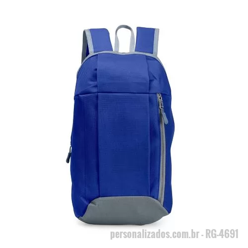 Mochila personalizada - Mochila feita em poliéster impermeável com fechamento em zíper e capacidade para até 9 litros. Possui compartimento interno, um bolso frontal com fechamento em zíper, alça superior em nylon e dois pares de alças traseiras ajustáveis para as costas.