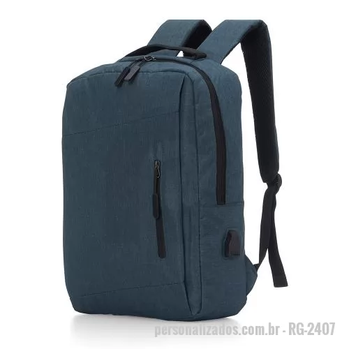 Mochila personalizada - Mochila em nylon com capacidade máxima de até 17 litros. Possui três compartimentos, sendo o principal com divisórias para notebooks de até 15,6 polegadas e bolsos internos em diferentes tamanhos. Conta ainda com bolso lateral e suporte USB externo.