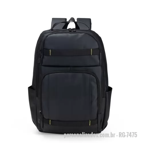 Mochila personalizada - Mochila com capacidade máxima de 23 litros. Confeccionada em couro sintético com acabamento impermeável e poliéster 900D, possui estrutura interna acolchoada. Apresenta três compartimentos em tamanhos diferentes, incluindo um com divisória interna pa