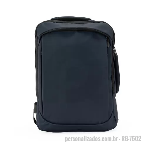 Mochila personalizada - Mochila com capacidade máxima de 18 litros confeccionada em couro sintético impermeável. Possui compartimento principal com quatro bolsos menores e compartimento traseiro com divisória interna para notebooks de até 15,6 polegadas e tira elástica com 