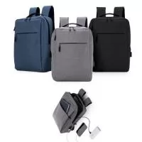 Mochila para Notebook em tecido poliéster. Parte externa: 2 Bolsos frontais com ziper; 1 Bolso lateral; Alça de mão e ombro acolchoadas; Conector USB externo na lateral. Parte interna: Compartimento acolchoado p/ notebook de 39x27cm; 2 Porta Objetos; 2 Porta Canetas.