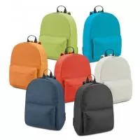 Mochila 600D personalizada. Bolso frontal de grande dimensão. Parte posterior e alças almofadadas. Ótima opção para brindes promocionais.