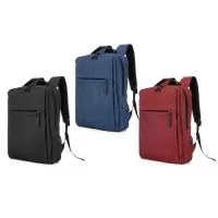Mochila de nylon 21 litros com três compartimentos, sendo o principal com bolso para notebook 156. Com divisórias internas para acessórios, a mochila possui bolso lateral e suporte externo usb.