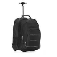 Mochila de carrinho 42 litros com padrão para bagagem de mão, conforme especificações IATA (Associação Internacional de Transportes Aéreos). Confeccionada em nylon, contém alça de mão com pegador emborrachado com cabo de aço interno para garantir maior resistência, puxador retrátil com regulagem e botão acionador, alças para as costas escondidas no compartimento traseiro com zíper, compartimento mediano com divisórias para documentos e canetas, compartimento frontal pequeno e bolsos laterais em malha. O compartimento principal possui bolso para notebook até 13.3 polegadas e forro com zíper. Possui duas rodinhas e freio em plástico, além de um sistema velcro para junção do compartimento das alças com a parte inferior, tampando as rodinhas enquanto transporta a mochila nas costas.