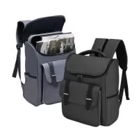Ideal para quem busca uma mochila executiva espaçosa e compacta para atender às necessidades modernas do dia a dia. Produzida em couro sintético resistente à água, projetada para oferecer conforto e praticidade, conta com um compartimento principal para diversos itens e dois bolsos exclusivos para notebooks de até 14. Possui ainda um bolso frontal com fivela e fechamento em botão magnético, excelente para documentos e até livros. Além disso, contém dois bolsos laterais para garrafa térmica e guarda-chuva, engate para mala de viagem e alças de mãos e costas acolchoadas que garantem maior conforto.