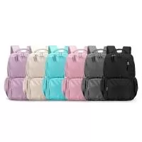 Mochila de design ágil, feita em poliéster impermeável e pronta para encarar qualquer rotina. Com capacidade máxima de 23 litros, o compartimento interno traz uma divisória ideal para guardar notebooks de até 15,6 polegadas. Além disso, conta com três bolsos frontais em diferentes tamanhos e outros dois, posicionados nas laterais, com elástico. As alças e região das costas possuem revestimento em espuma respirável para maior conforto durante o uso.  Altura: 42 cm Largura: 28 cm Profundidade: 13 cm Medidas aproximadas para gravação(CxL): 16 cm x 16 cm Peso aproximado(g): 450
