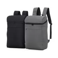 Mochila térmica 17L confeccionada em poliéster, possui bolso frontal com zíper, alça para as mãos em nylon, e alça para as costas ajustáveis com revestimento antitranspirante.  Altura: 44 cm Largura: 27,5 cm Profundidade: 15,5 cm Medidas aproximadas para gravação(CxL): 24 cm x 22 cm Peso aproximado(g): 283