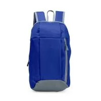 Mochila feita em poliéster impermeável com fechamento em zíper e capacidade para até 9 litros. Possui compartimento interno, um bolso frontal com fechamento em zíper, alça superior em nylon e dois pares de alças traseiras ajustáveis para as costas.