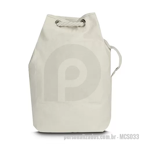 Mochila saco personalizada -  Mochila saco. Sacola/Mochila em algodão cru, com alça lateral e alça trançada para utilizar como mochila e compartimento interno. Dimensão do produto: 42x35x14,5cm Gramatura do produto: 450g/m2 Peso do produto: 0,322kg