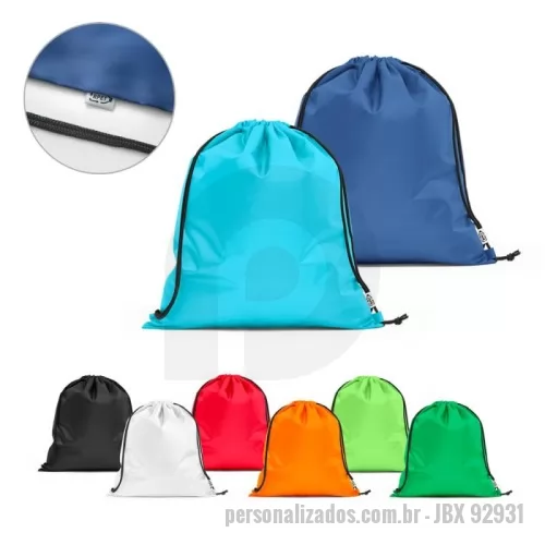 Mochila saco personalizada - Saco tipo mochila em poliéster reciclado 190T com alças. Produzida a partir de plástico reciclado contribuindo para a redução dos resíduos no meio ambiente. 370 x 410 mm