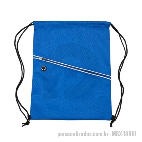 Mochila saco personalizada - Mochila saco em poliéster resistente à água com alças ajustáveis em nylon, bolso frontal com fechamento em zíper e entrada para fones de ouvido.