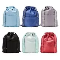 Descrição: Mochila saco em poliéster de impacto impermeável com três compartimentos, sendo o principal com bolso interno exclusivo para itens molhados. A mochila possui um compartimento antifurto, bolsos laterais e alças reguláveis.  Altura :  38 cm  Largura :  27 cm  Profundidade :  19 cm