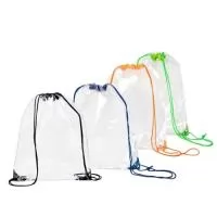  Sacochila em PVC transparente com detalhes em tecido nylon, alças reguláveis e dois ilhós metálicos.