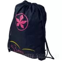 Sacola mochila com alça dupla de ombro em cordão. Disponível em várias cores. Gravação da Logomarca em 1 Cor já inclusa.  Tamanho: 40 cm X 30 cm.  Revestimento Externo: Nylon.