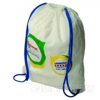 Sacola mochila com alça dupla de ombro em cordão. Disponível em várias cores. Gravação da Logomarca em 1 Cor já inclusa.  Tamanho: 40 cm X 30 cm.  Revestimento Externo: Nylon.