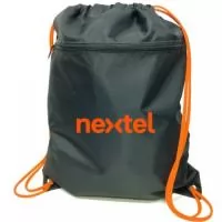 Mochila saco com bolso frontal.produzida em nylon 210 ou emborrachado, possui alças em cordões. Gravação em serigrafia. Somos fabricantes, produzimos esse produto em qualquer cor. Medidas 33x45. 