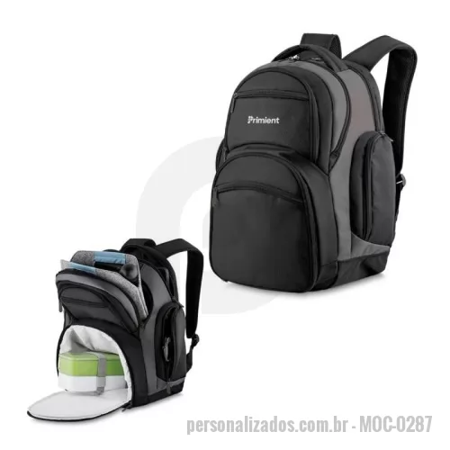 Mochila térmica personalizada - Mochila p/ notebook personalizada em tecido poliéster. Parte externa: Dois bolsos laterais. Bolso central. Bolso traseiro. Quatro bolsos frontais. Alça de mão e ombro acolchoado. Parte interna: Compartimento acolchoado p/ Notebook, 35x26cm. Tamanho total do Notebook - 16,5¨ Compartimento térmico com capacidade de 7 litros aprox. Bolso médio. Dois bolsos pequenos. 