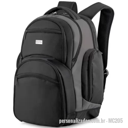 Mochila térmica personalizada - Mochila para notebook personalizada com bolsa térmica. A parte externa possui: Dois bolsos laterais, Bolso central, Bolso traseiro, Quatro bolsos frontais, Alça de mão e ombro acolchoado .Parte interna: Compartimento acolchoado para notebook, Compartimento térmico com capacidade aproximada de 7 litros