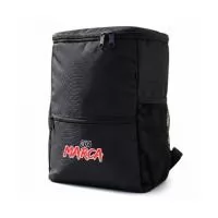 Mochila térmica com capacidade de 10,7 litros, desenvolvida para o transporte de alimentos e bebidas, mantendo a temperatura por algumas horas. Indicada para uso diário, praia, eventos, refeições fitness e entregas de comida. Possui alças ergonômicas, oferecendo conforto no transporte, e revestimento interno selado, que evita vazamentos. Conta com bolso frontal tipo envelope, bolso de segurança traseiro e dois bolsos laterais em tela, facilitando a organização. O zíper superior reforçado permite abertura ampla, facilitando o acesso ao conteúdo interno. O acabamento é resistente, com costuras reforçadas para maior durabilidade. O interior é fácil de limpar. Comporta duas garrafas de 2 litros ou até 18 latas, com espaço para gelo. Mantém o conteúdo frio ou quente por determinado período, desde que não sejam misturados itens quentes e frios simultaneamente. Modelo unissex, indicado para entregadores e mensageiros que usam motocicleta e não fazem uso de baús grandes. É a escolha ideal.