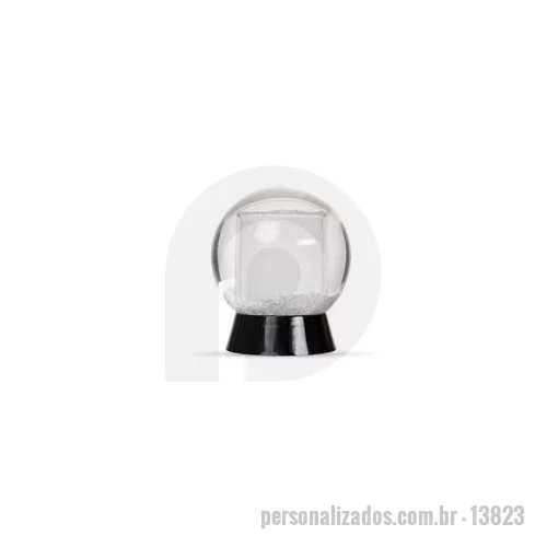 Moldura para foto personalizada - Globo de neve plástico com porta foto. Esfera plástica resistente com glitter na parte interna, base preta pode ser retirada para inserir uma foto no suporte interno. 