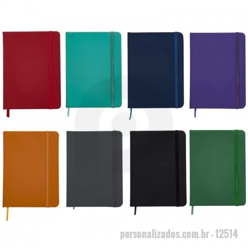 Moleskine personalizado - Caderneta tipo moleskine emborrachado de frente e verso liso, marcador de página em cetim e fita elástica para fechar. Contém aproximadamente 80 folhas amarelas pautadas.