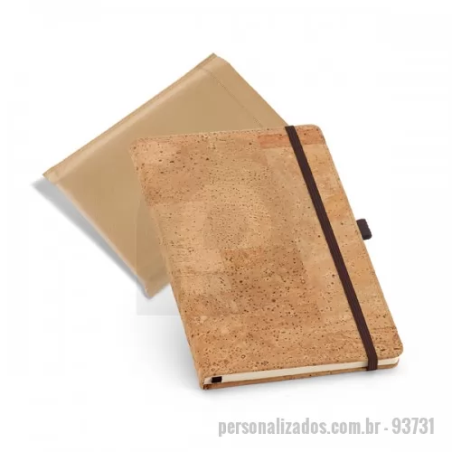 Moleskine personalizado - Caderno capa dura. Cortiça. Com porta esferográfica e 80 folhas não pautadas cor marfim. Fornecido em embalagem em non-woven. 97 x 145 mm | Embalagem: 133 x 170 mm