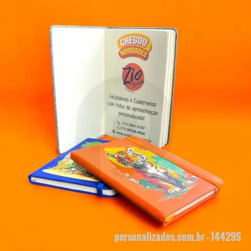 Moleskine personalizado - Moleskine 144295 -  Caderneta emborrachada com porta caneta em nylon, marcador de página em cetim e fita elástica para lacre. Contém aproximadamente 80 folhas pardas sem pauta. 