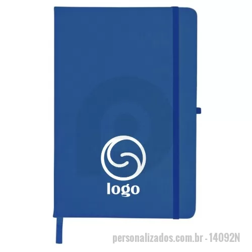 Moleskine personalizado - Caderneta emborrachada com porta caneta elástico em nylon, marcador de página em cetim e fita elástica de nylon para fechar. Contém aproximadamente 80 folhas pardas pautadas.