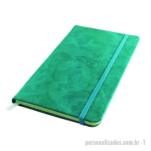 Moleskine personalizado - Com um design agradável e de grande utilidade, o moleskine agrada todos os públicos. Material 100% personalizado. Tamanho 9x14 ou 14x21 cm. Capa dura couro sintético (com ou sem costura) com gravação em baixo relevo. Miolo possui 80 folhas com ou sem personalização no papel off set ou pólen. Elástico para fechamento e fitilho. 