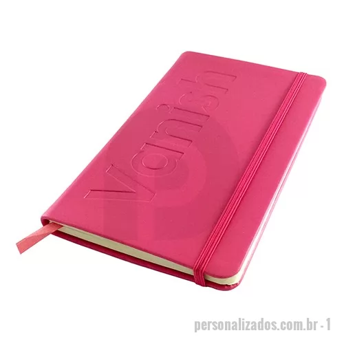 Moleskine personalizado - Com um design agradável e de grande utilidade, o moleskine agrada todos os públicos. Material 100% personalizado. Tamanho 9x14 ou 14x21 cm. Capa dura couro sintético (com ou sem costura) com gravação em baixo relevo. Miolo possui 80 folhas com ou sem personalização no papel off set ou pólen. Elástico para fechamento e fitilho. 