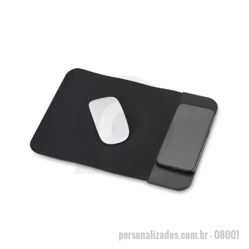 Mouse pad personalizado - Mouse pad com carregamento via indução. Feito em neoprene com verso emborrachado antideslizante, este mouse pad oferece estabilidade e mais praticidade no dia a dia, graças à sua base plástica com carregamento por indução. Acompanha cabo USB V8.