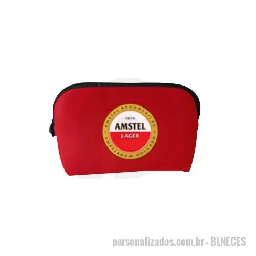 Necessaire em Neoprene personalizado - Necessaire Produzida em Tecido de Neoprene Térmico na espessura de 3 mm, que além do toque especial propicia grande proteção térmica ao seu conteúdo interno ( como maquiagens ! ) e é lavável, logotipo estampado em área total por transfer sublimático de alta resolução em traço ou cromia, acesso por zíper de nylon e cursor de metal cromado disponível em 2 opções: abertura até metade da lateral ou abertura a 180º, medindo 20,0 cm. com. X 13,0 cm. alt. X 3,0 cm. esp.,