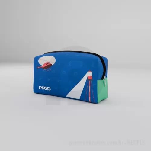 Necessaire em Neoprene personalizado - Necessaire Plus Feminina personalizada em Neoprene é uma versão maior da nossa necessaire em Neoprene, muitos clientes nos davam sugestão de uma necessaire maior para quanto necessitassem transportar mais itens ou até mesmo para levar juntamente com a nossa necessaire tradicional. Nossa área de desenvolvimento estudou as solicitações do cliente para desenvolver um produto que atendesse a todas as sugestões, então foi criada a necessaire plus, com medidas maiores, ela pode ser utilizada para transportar além dos itens do dia a dia, itens de maquiagem como pinceis e batons, materiais escolar como réguas, lápis, canetas e muito mais coisas.