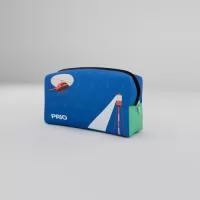 Necessaire Plus Feminina personalizada em Neoprene é uma versão maior da nossa necessaire em Neoprene, muitos clientes nos davam sugestão de uma necessaire maior para quanto necessitassem transportar mais itens ou até mesmo para levar juntamente com a nossa necessaire tradicional. Nossa área de desenvolvimento estudou as solicitações do cliente para desenvolver um produto que atendesse a todas as sugestões, então foi criada a necessaire plus, com medidas maiores, ela pode ser utilizada para transportar além dos itens do dia a dia, itens de maquiagem como pinceis e batons, materiais escolar como réguas, lápis, canetas e muito mais coisas.