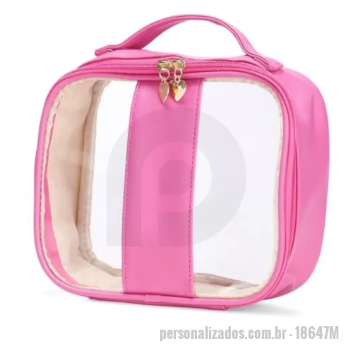 Necessaire em Pvc personalizado - Necessaire em Pvc Personalizado - 18647M - Nécessaire impermeável em PVC com bordas em PU. Conta com alça superior de mão, fechamento em zíper e puxadores no formato de coração. - 179163 - Necessaire em Pvc
