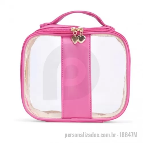 Nécessaire personalizado - Necessaire impermeável de PVC e PU tamanho M, parte interna com revestimento em tecido, possui alça superior para as mãos, e detalhe dourado em formato de coração no zíper.