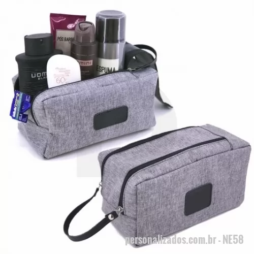 Nécessaire personalizado - Nécessaire Sintético – NE58 pode ser confeccionada em couro legítimo ou sintético nobre diversas opções de materiais (modelo da foto foi confeccionado no sintético linho cinza). Acabamento interno com alça e fechamento em zíper duplo. Pode ser personalizada em baixo relevo ou silkscreen uma cor.
