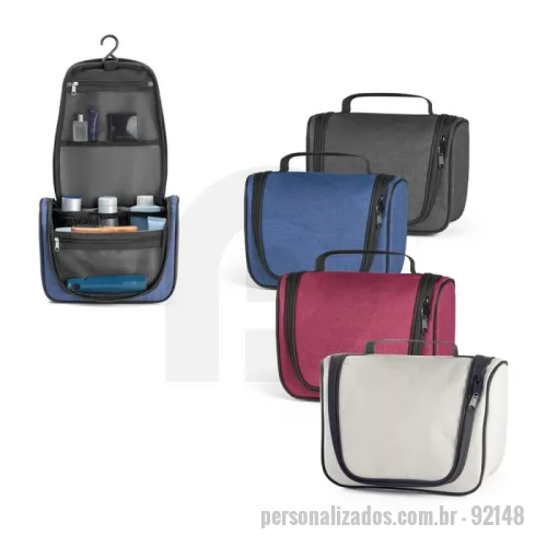 Nécessaire personalizado - Bolsa de cosméticos em 600D de alta densidade. O compartimento principal tem zíper duplo e revestimento interior em 210D. Contém vários bolsos interiores e gancho no topo para pendurar. 230 x 180 x 105 mm