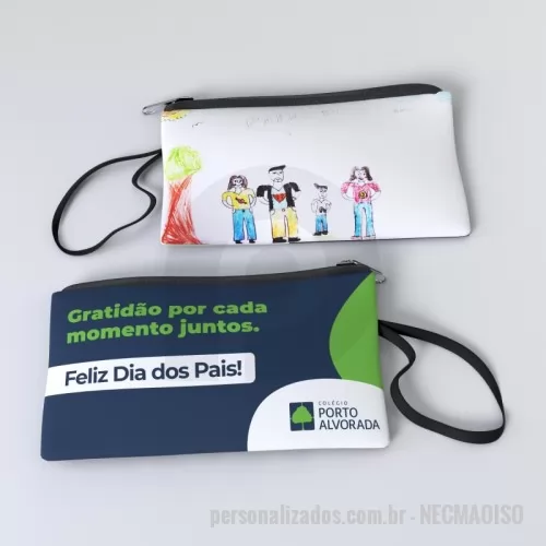 Nécessaire personalizado - Necessaire de Mão Isoflex Personalizada, oferece durabilidade e estilo. Com fechamento em zíper e cursor niquelado, ela garante segurança para seus itens. A alça de mão em fita CTF de 15mm facilita o transporte, tornando-a perfeita para o dia a dia ou viagens. Personalize com sua marca e destaque-se!