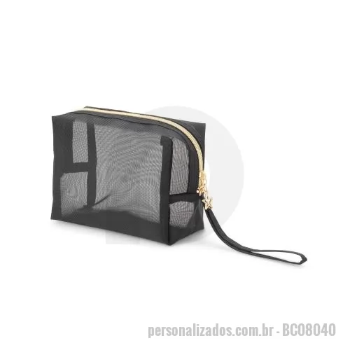 Nécessaire personalizado - Nécessaire confeccionada em malha de nylon. Seu visual em malha, permite uma fácil visualização dos itens em seu interior. Os detalhes em dourado no zíper, adicionam um toque de elegância e sofisticação.