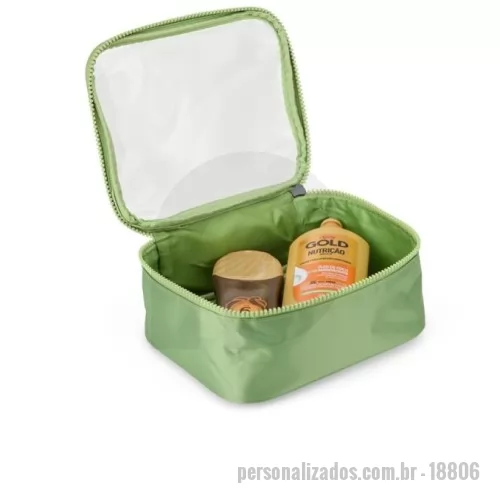 Nécessaire personalizado - Nécessaire confeccionada em nylon, com frente em visor transparente, fechamento por zíper e alça superior. Inclui também uma alça de transporte em nylon.