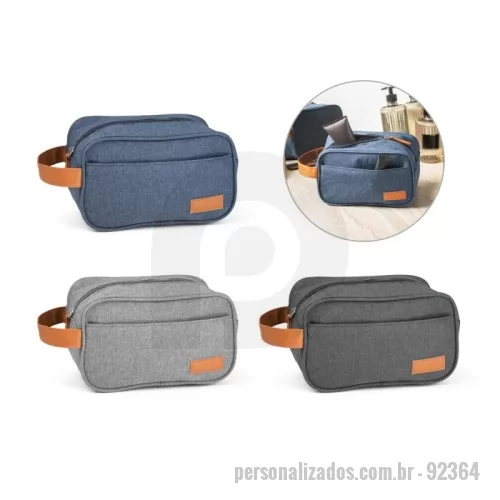 Nécessaire personalizado - Bolsa de cosméticos em 600D de alta densidade e pega em PU. Contém bolso frontal com zíper e placa em PU. 220 x 130 x 130 mm