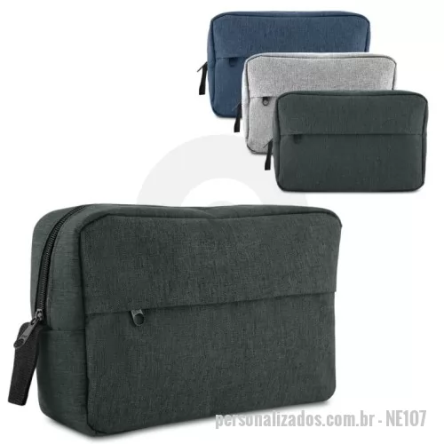 Nécessaire personalizado - Nécessaire em poliéster 300D com alça, compartimento frontal com zíper.