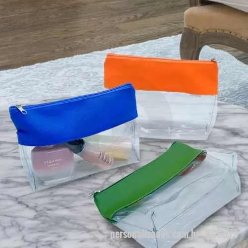 Nécessaire personalizado - DESCRIÇÃO: NECESSAIRE 25X17CM  NO SINTETICO DOLLARO E CRISTAL  PVC, FECHAMENTO ZÍPER