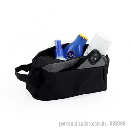 Nécessaire personalizado - Nécessaire de nylon com alça lateral e compartimento frontal. Gravação da logomarca em 1 cor já inclusa.