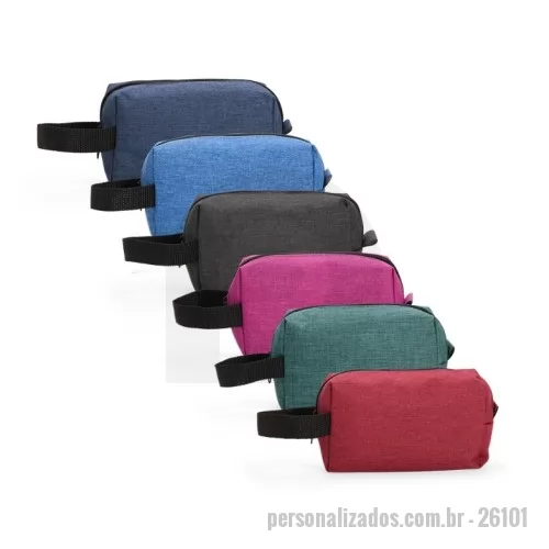Nécessaire personalizado - Nécessaire em Poliéster mesclado com PVC resistente à água e fechamento em zíper. Possui alça lateral em nylon para transporte e uma pequena alça para acesso de chaveiro ou gancho.